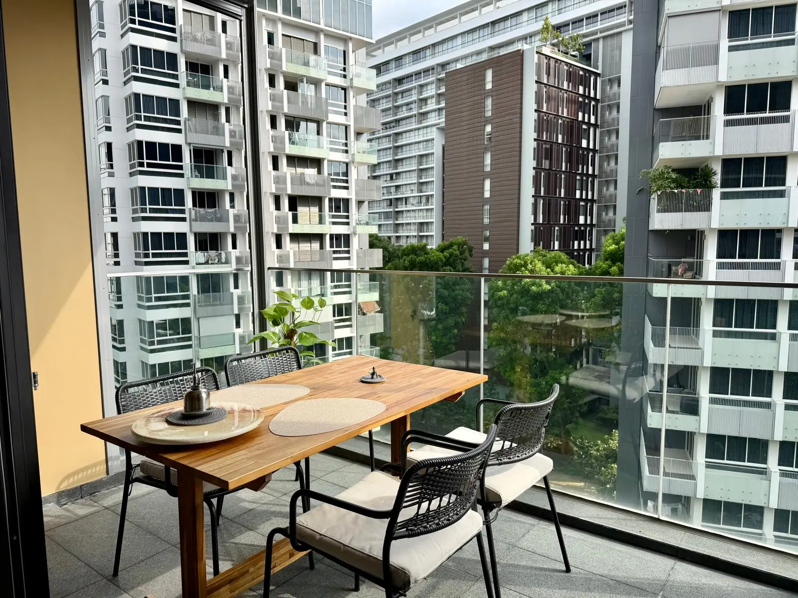 Cairnhill 16 — resale condo for sale in D09 · Newton / Cairnhill, Singapore